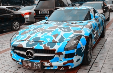 Siêu xe Mercedes SLS AMG nổi bật với thiết kế cửa mở cánh chim