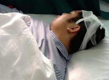  Anh Lê Đức Khanh đang điều trị trong bệnh viện.