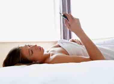 Nhìn bố mẹ già ngày ngày lo lắng cho con gái khi người ta hỏi về chuyện chồng con mà tôi ngao ngán