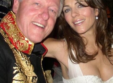 Cựu tổng thống Bill Clinton và Elizabeth Hurley 