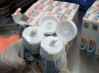 Heroin được giấu trong các tuýp dầu