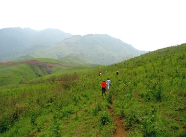 Đường lên A Pa Chải xuyên đồi xuyên núi, nếu không có người dẫn đường, bạn sẽ bị lạc