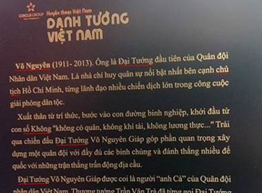  Phần tóm tắt tiểu sử dưới tượng Đại tướng Võ Nguyên Giáp đang trưng bày tại bảo tàng Lịch sử Quân sự Việt Nam bị ghi thiếu tên, sai lỗi chính tả, viết hoa. 