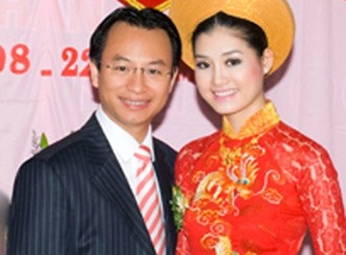 Hoa hậu Bùi Thị Diễm rạng rỡ trong ngày cưới với hôn phu là ông Nguyễn Xuân Anh