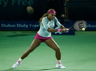 Serena Williams có khởi đầu khó khăn ở Dubai