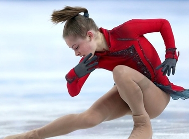 Yulia Lipnitskaya tỏa sáng ở Olympic Sochi trên quê hương Nga