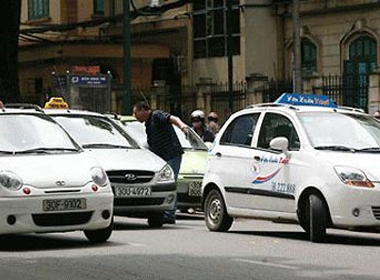 Hà Nội vẫn còn tồn tại taxi dù. (Ảnh minh họa)