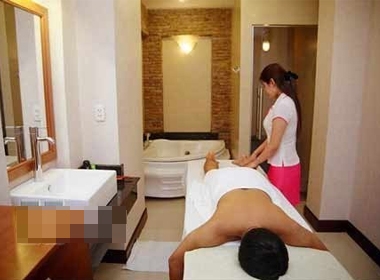 Massage không đúng cách dễ gây họa. Ảnh minh họa