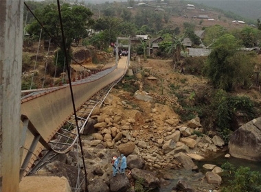 Hiện trường vụ sập cầu treo tại Lai Châu. (Ảnh: Vietnam+)