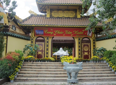 Cổng chùa Từ Quang