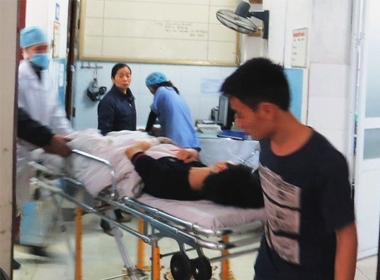 Nạn nhân V.Đ.B. được đưa vào Bệnh viện Việt Tiệp cấp cứu