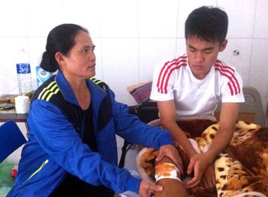 Anh Hùng và mẹ tại bệnh viện 115