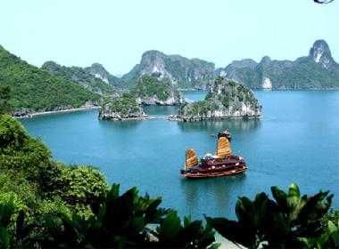 Vịnh Hạ Long, Việt Nam. Ảnh: Business Insider