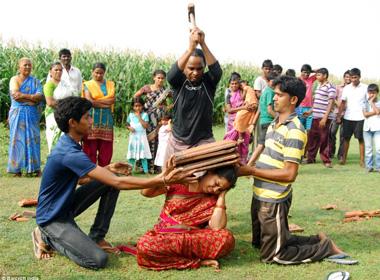 Màn khí công khó tin của cặp vợ chồng dũng cảm