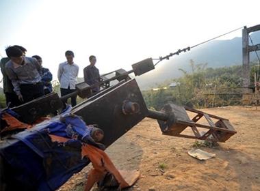 Hiện trường vụ sập cầu treo sáng ngày 24/2