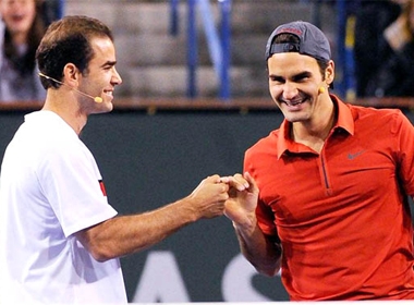 Federer (đỏ) vẫn đang chứng minh mình vẫn còn giá trị