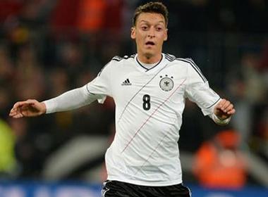 Mesut Oezil có xứng đá đá chính ở ĐT Đức?