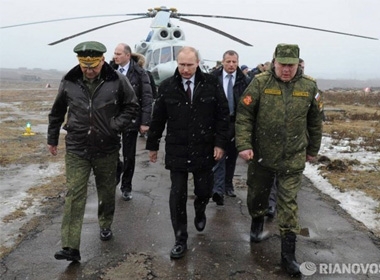 Tổng thống Nga Putin đích thân giám sát tập trận (Ảnh: RIA Novosti)