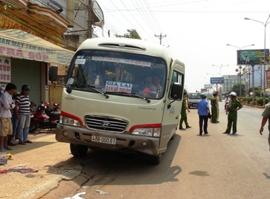 Hiện trường vụ xe đò “đua tốc độ” để tranh khách dẫn đến đụng chết chị Hồng vào trưa 7/3.