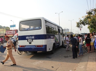 Cảnh sát giao thông quận Bình Tân, TP HCM đang xử lý vụ tai nạn