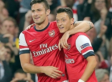 Giroud và Ozil sẽ giúp Arsenal 'lội ngược dòng'?