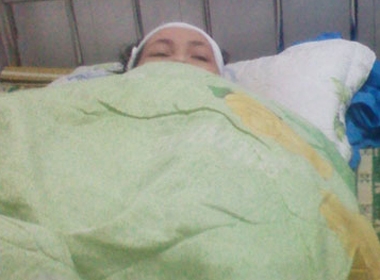Nạn nhân Đinh Thị Thủy đang được điều trị tại bệnh viện
