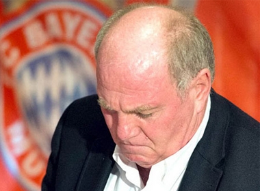 Chủ tịch Bayern Munich - Uli Hoeness nhận án tù 3,5 năm