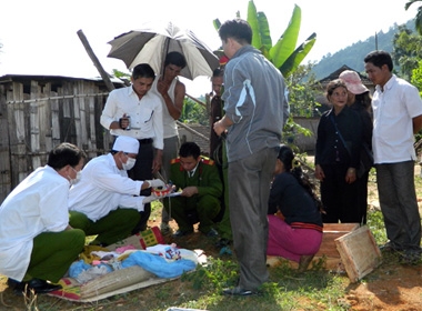 Công an khám nghiệm hiện trường vụ trọng án (Ảnh minh họa)