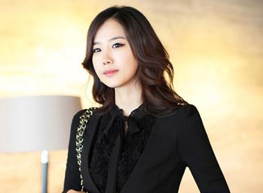 Có muôn vàn cách để khiến thời trang công sở thêm trẻ trung