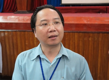 Bác sĩ Nguyễn Văn Trương - giám đốc BV Hùng Vương tổ chức đối thoại với báo chí về vụ tìm thấy cháu bé bị bắt cóc, ảnh chụp chiều 19/3