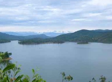  Hồ Phú Ninh nơi phát hiện thi thể 3 mẹ con giáo viên bị trói chặt 