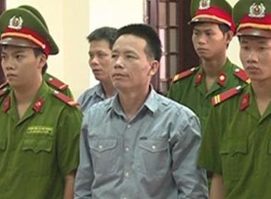 Ông Đoàn Văn Vươn (giữa)