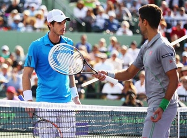 Djokovic và Murray nói chuyện về điểm số tranh cãi diễn ra ở game thứ 12 set 1