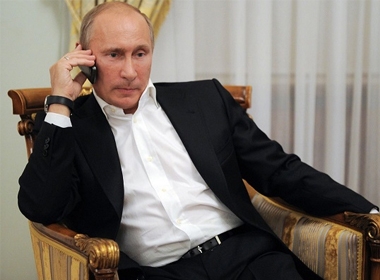 Tổng thống Nga Putin sử dụng chiếc điện thoại 'cục gạch'