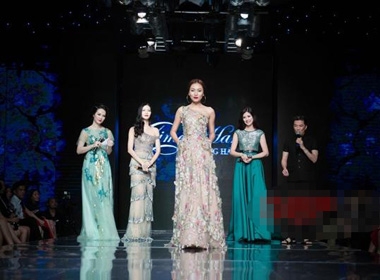 Á hậu Dương Tú Anh lộng lẫy với chiếc váy trị giá 250 triệu