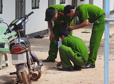 Công an đang truy tìm hàng chục tên côn đồ vác mã tấu diễu hành giữa phố (Ảnh minh họa)