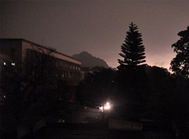 Hình ảnh 'đêm tối giữa ban ngày' tại TP Hạ Long.