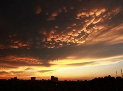 Đám mây kỳ thú trên bầu trời Hà Nội cuối tháng 8/2009