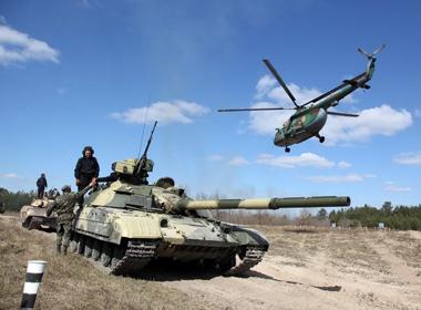 Quân đội Ukraine tham gia tập trận tại Desna, vùng Chernigiv ngày 2/4
