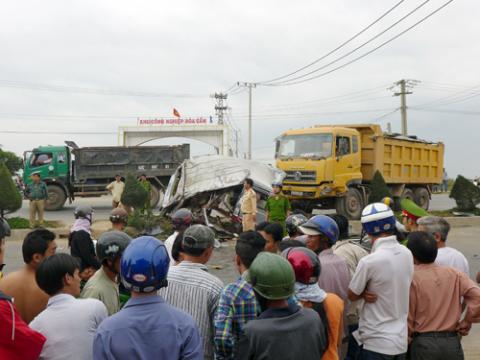 Hiện trường vụ tai nạn kinh hoàng