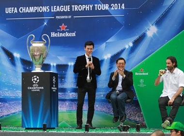 Cúp UEFA Champions League đến Việt Nam