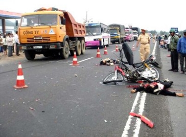 Hiện trường một vụ tai nạn giao thông thương tâm trên quốc lộ