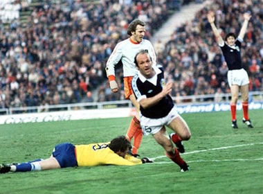 Archie Gemmill (giữa) tỏa sáng giúp Scotland quật ngã Hà Lan 3-2