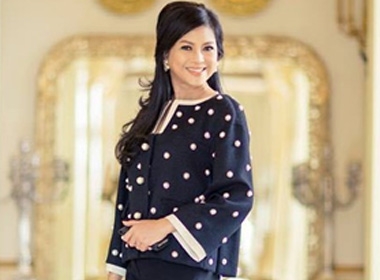  Bà Lê Hồng Thủy Tiên - 'nữ doanh nhân sành điệu của năm 2013' mang vẻ đẹp đằm thắm, mặn mà