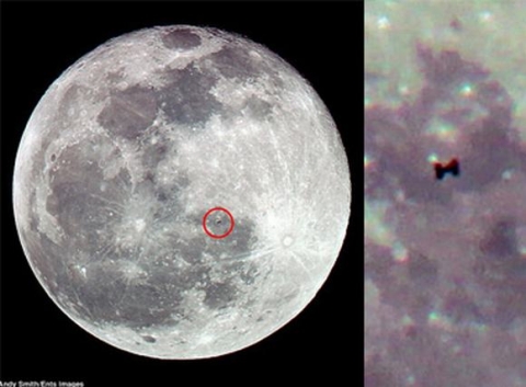 Trạm vũ trụ quốc tế in bóng trên mặt trăng