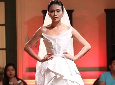 Mâu Thanh Thủy trở lại sàn catwalk