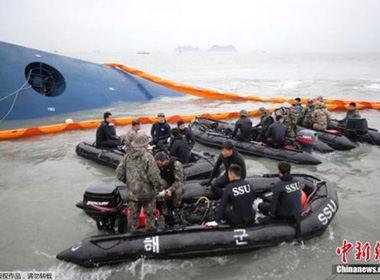 Hơn 500 thợ lặn được huy động để tìm kiếm các nạn nhân mất tích