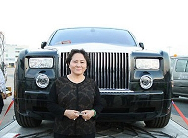 Bà chủ Công ty Diệp Bạch Dương là nữ doanh nhân được nhắc đến nhiều với chiếc xe Rolls Royce biển tứ quý 