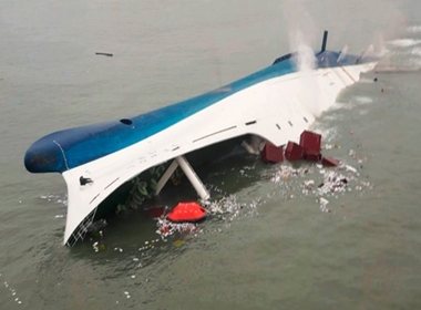 Phà Sewol, dài 150 mét, chìm ngoài khơi đảo Jindo, tây nam Hàn Quốc hôm 16/4. 