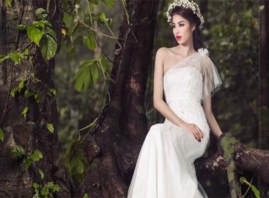 Phạm Hương xinh đẹp làm cô dâu trong rừng
